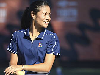 Raducanu splits from coach les...